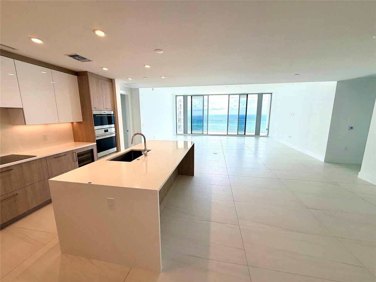 153 N Seabreeze blvd S-2101