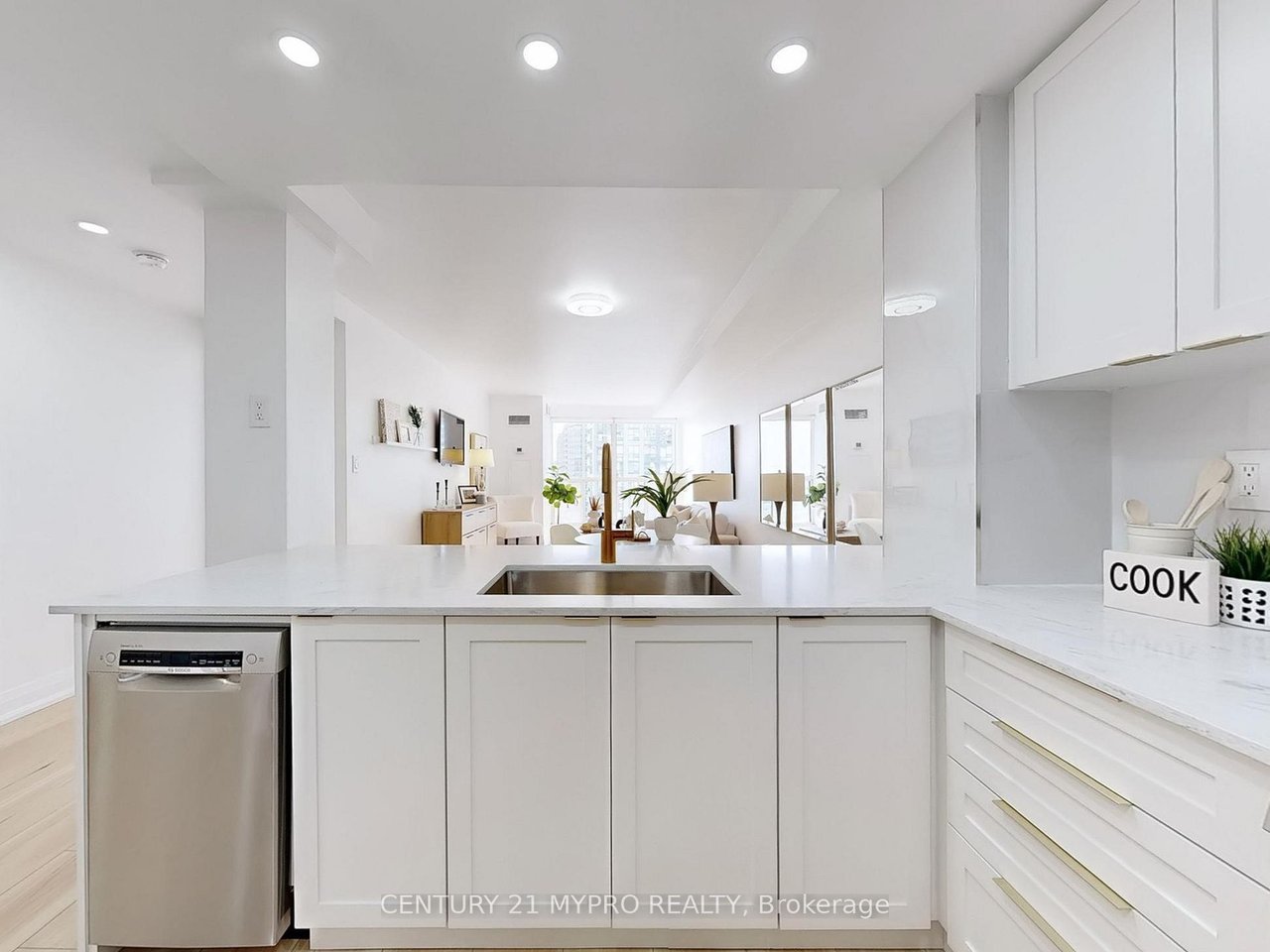 HOLLYWOOD PLAZA PENTHOUSE