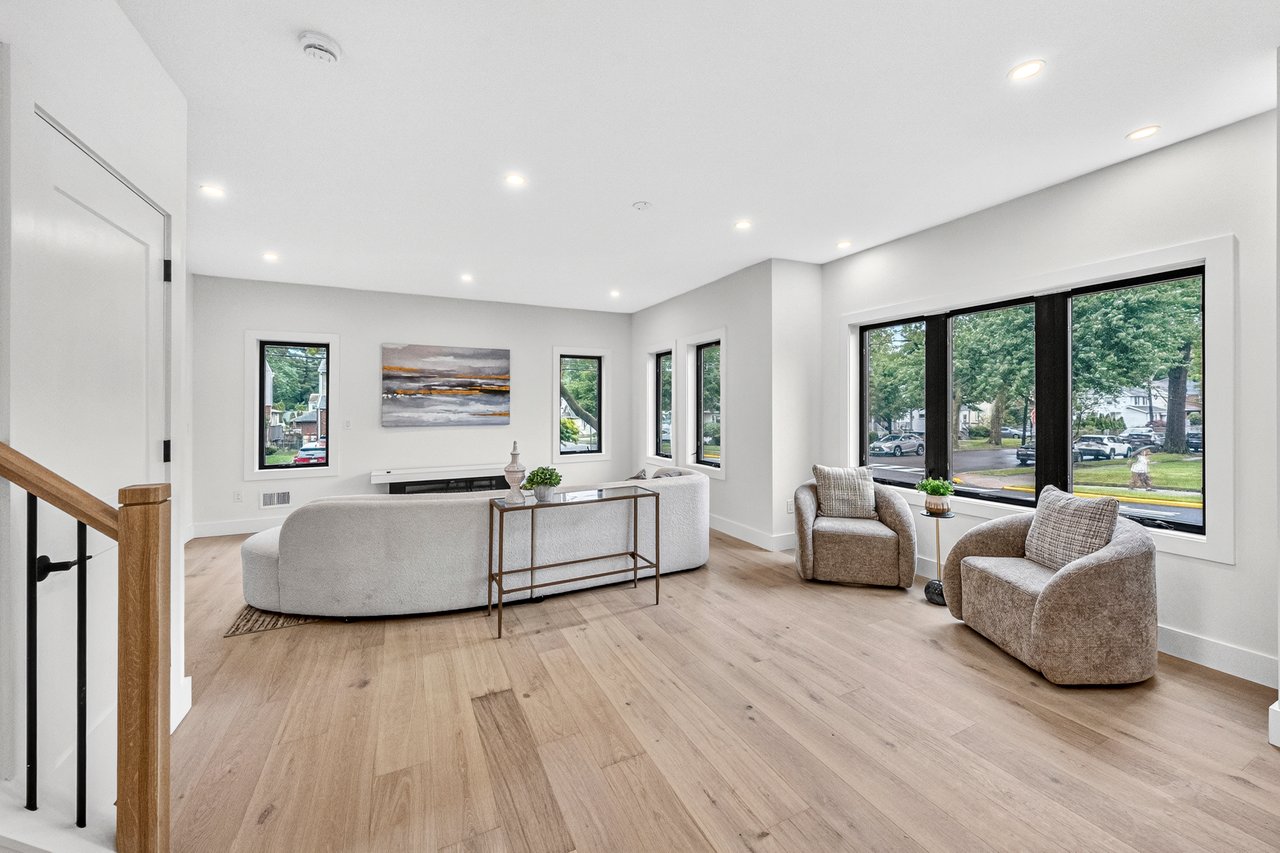 887 Linden Ave, Ridgefield, NJ 07657