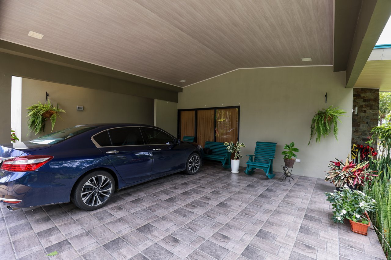 5-BEDROOM CHIRRIPO MOUNTAIN VIEW HOME WITH EASY ACCESS, PREMIUM FINISHES, FRUIT TREES AND LANSCAPED – 0.22 ACRES