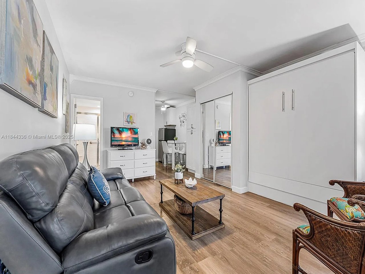 555 N Riverside Dr #4