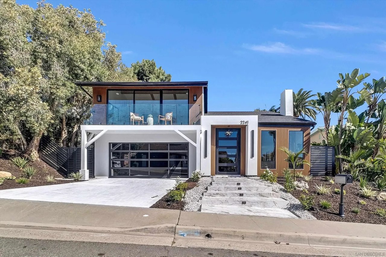 2241 Avenida Salvador