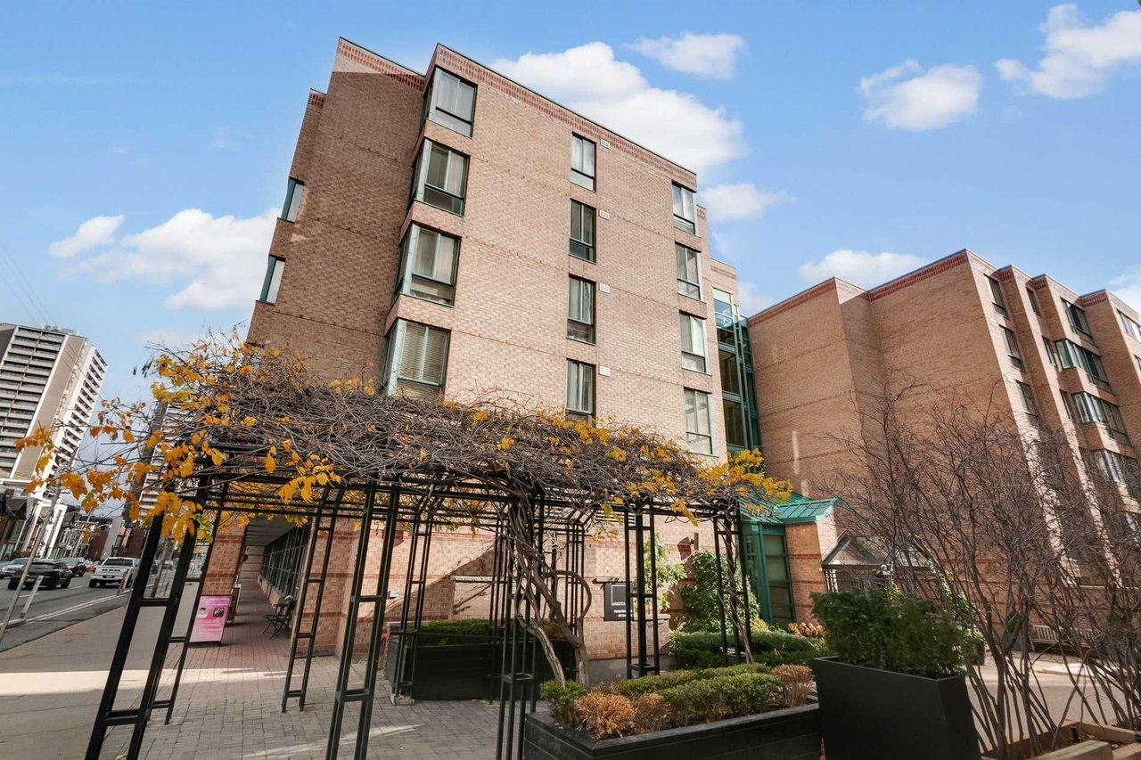 225 Davenport Rd #313