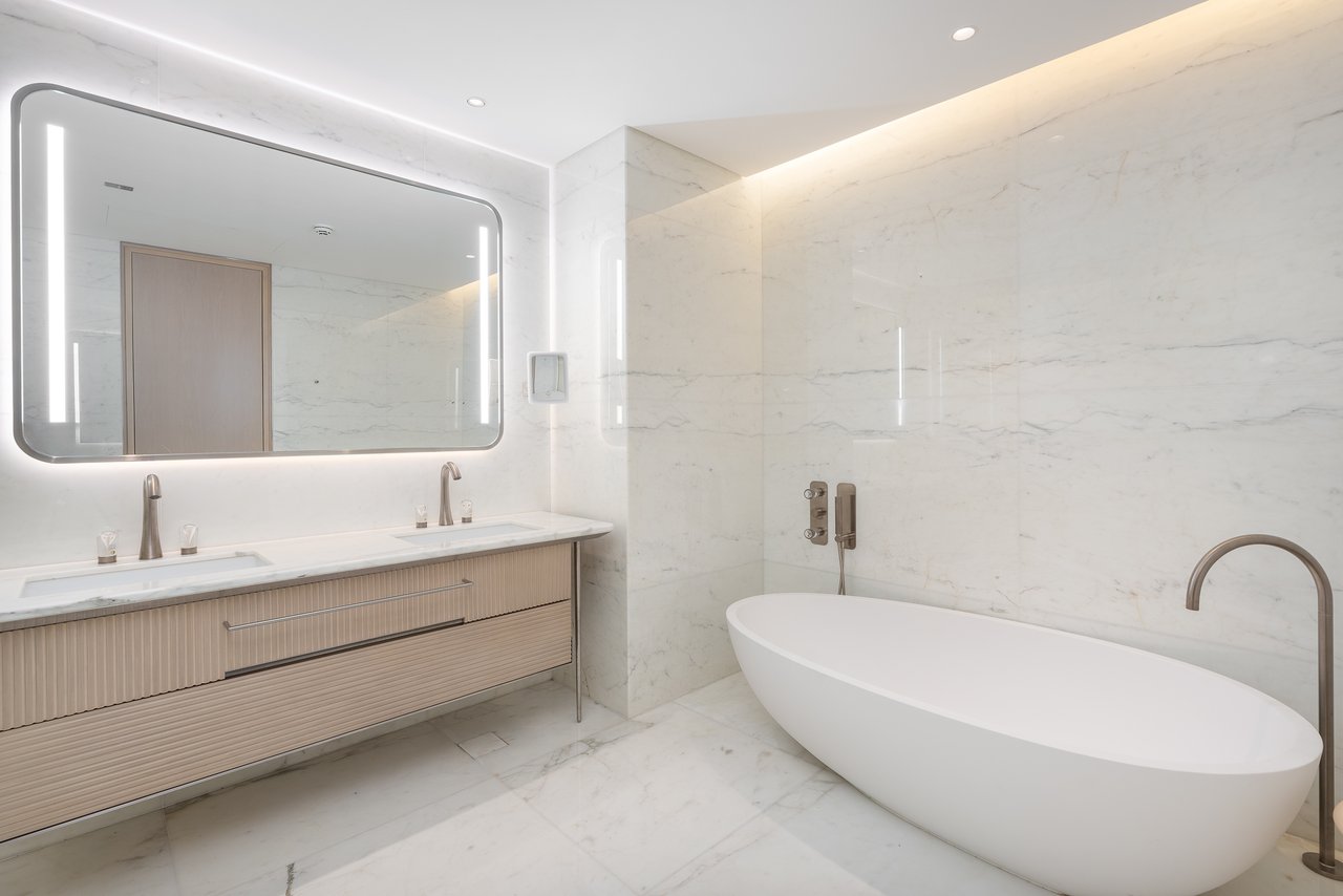Four Seasons Private Residences - Apartment
