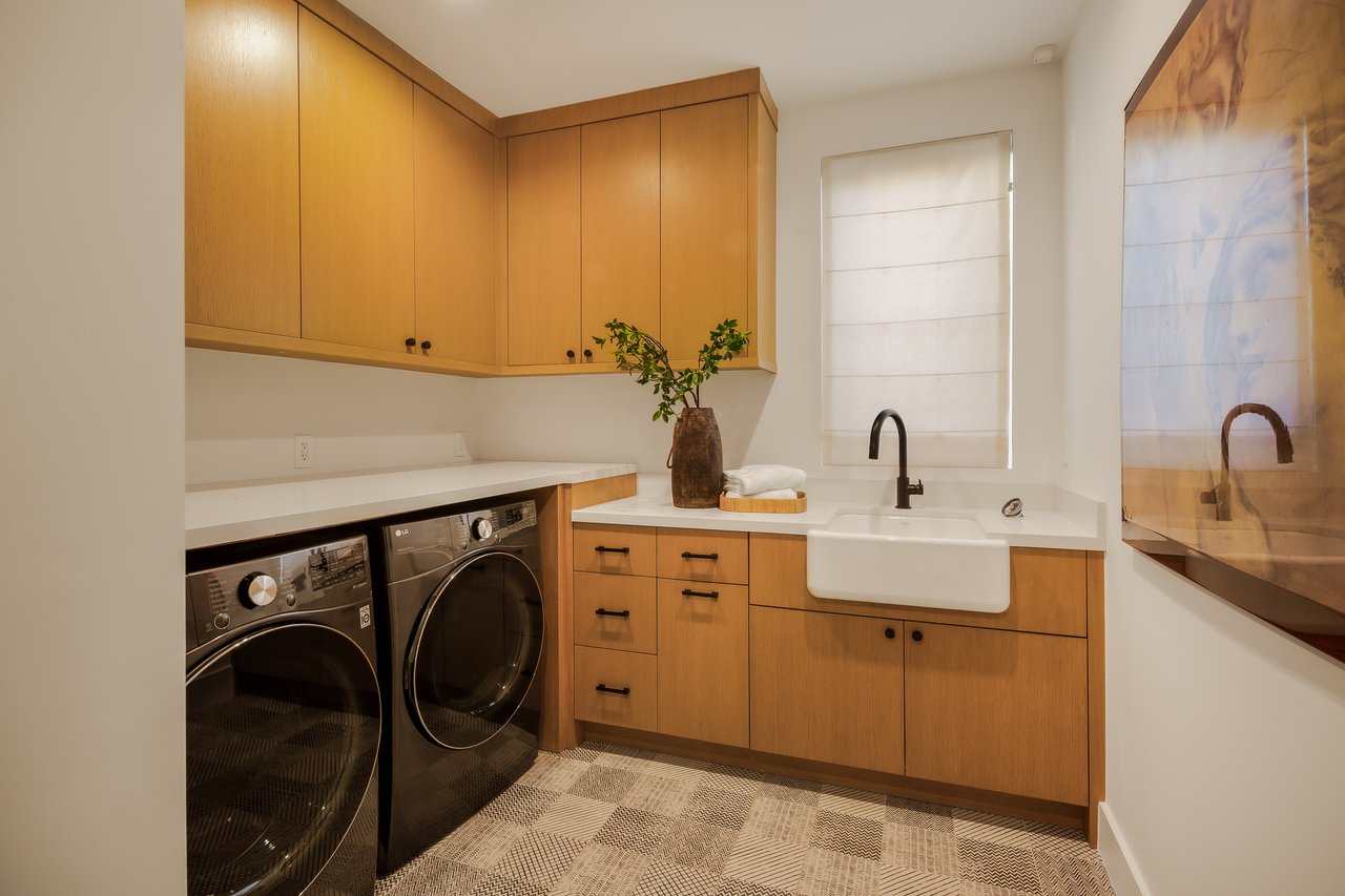 4261 Denny Ave, Toluca Lake 