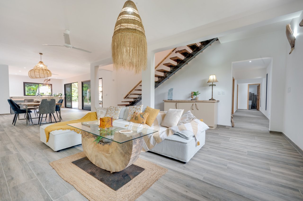 V-Jungla Cecile Refundores | Spacious Modern Villa with Pool, Guest House & Tropical Garden Near Tamarindo Beach