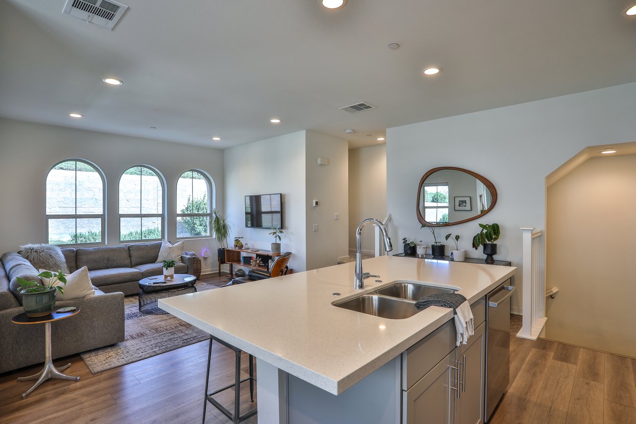 608 White Oaks, Lake Forest