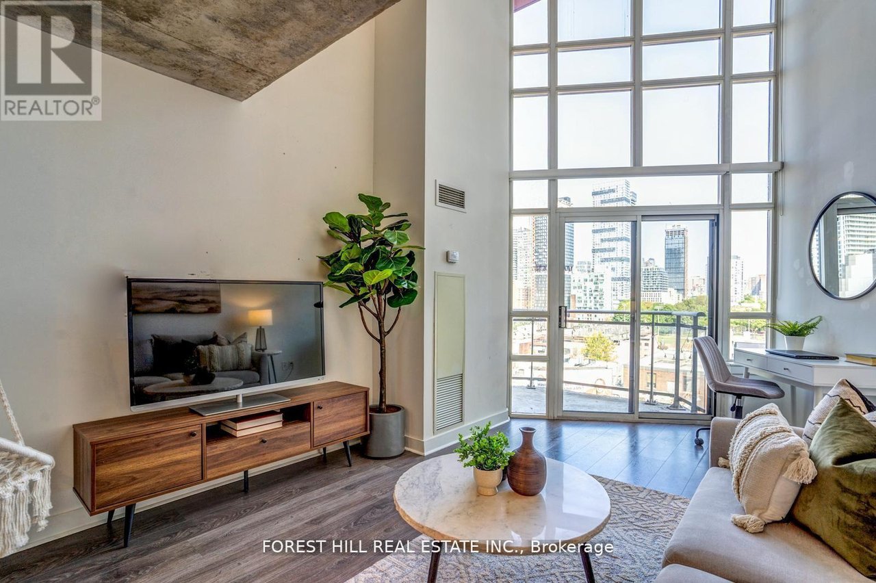 255 Richmond St E, #816