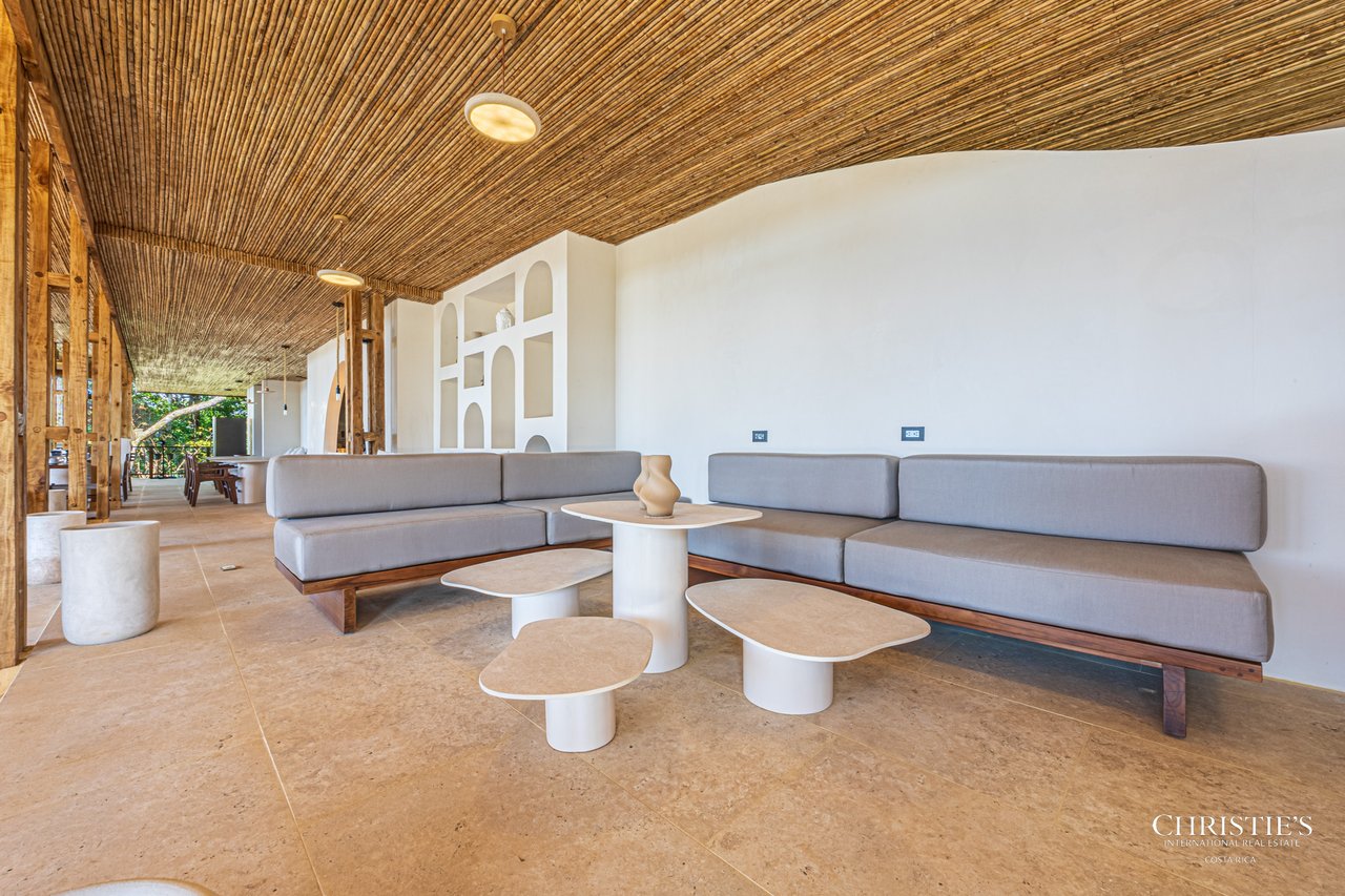 Luxury Hotel Boutique with Ocean Views | Walking distance to the beach | 13.2 Acres