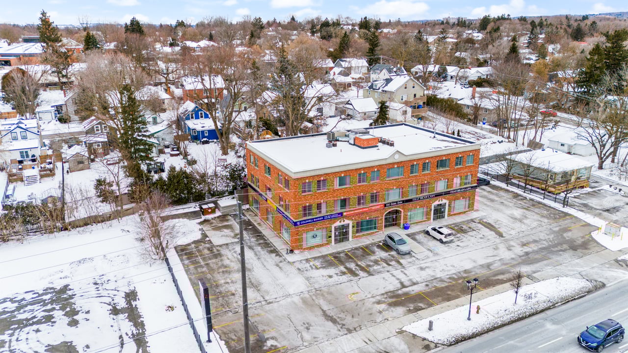 102-390 Davis Drive, Newmarket