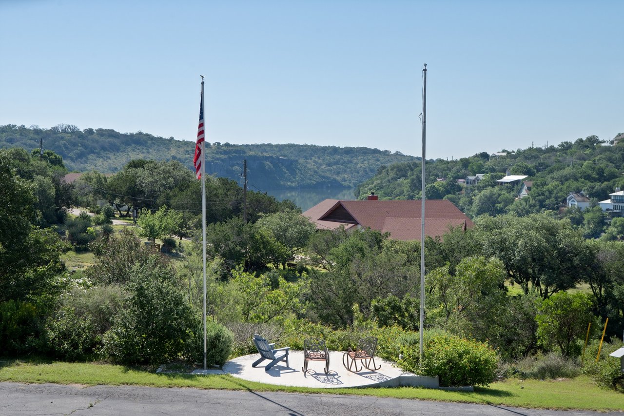 401 Crestview Drive and 309 Cliff Circle