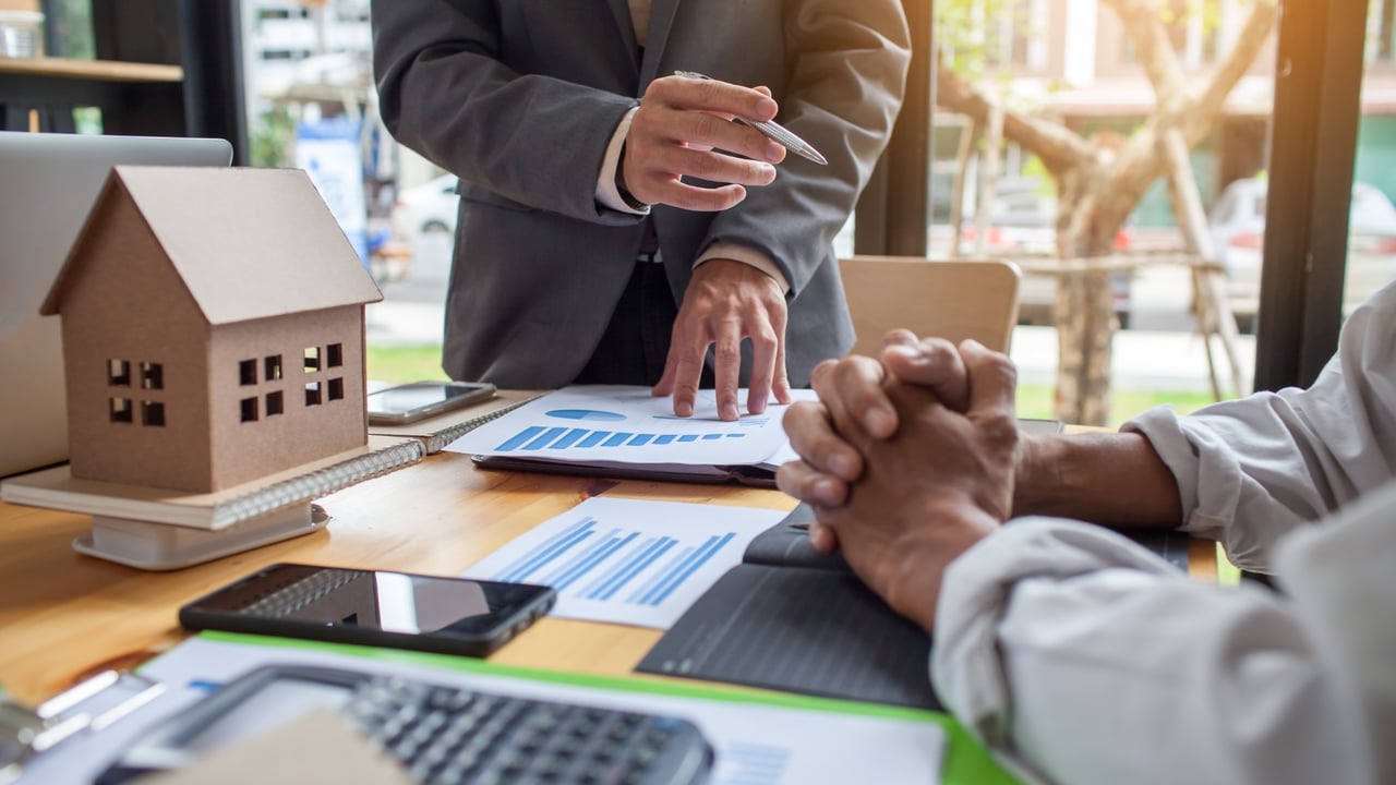 Launching Strong: How Smart Pricing and Marketing Set the Tone for a Successful Sale
