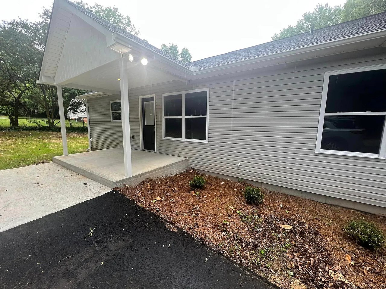 375 Woodside Ln