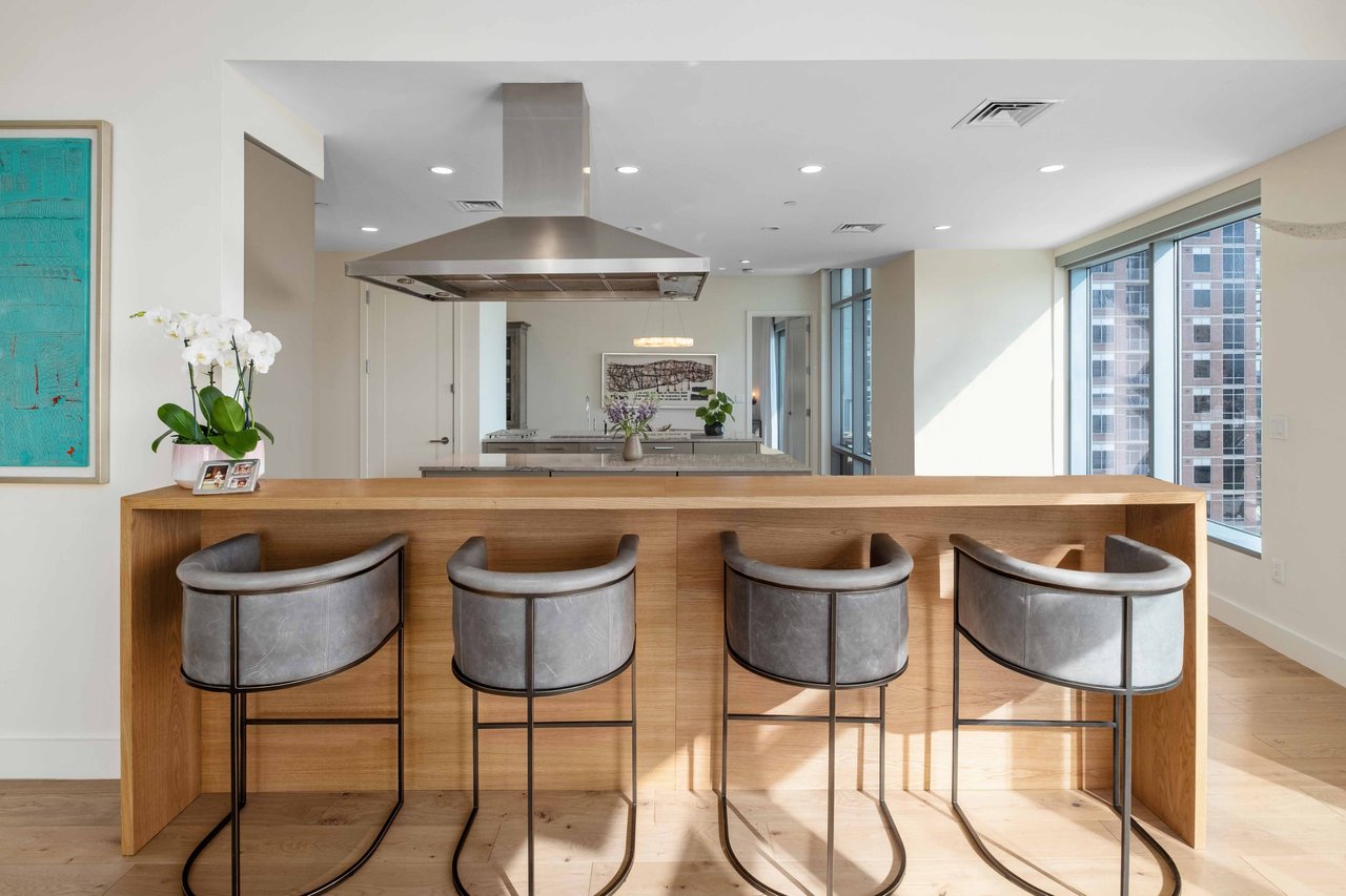 200 Congress Ave #18AE