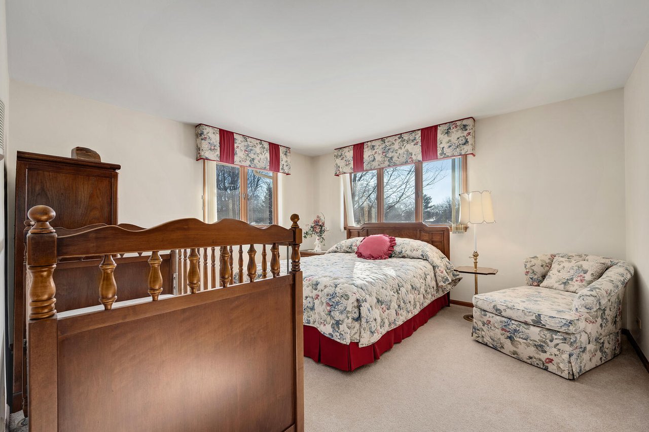 Acreage Living in DuPage County. 28W472 Cape Ave, West Chicago