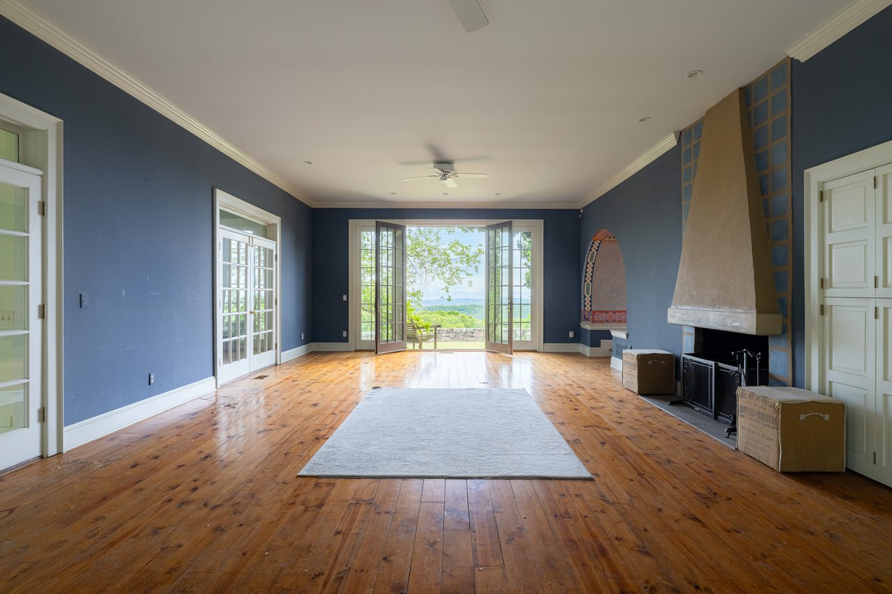 26 Mountain Farm Road 