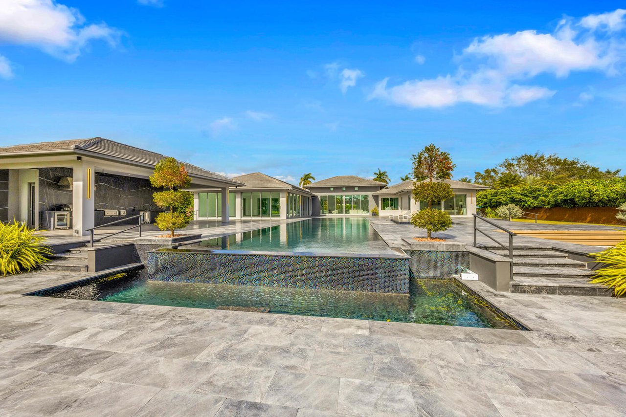 Your Private Resort - Everyday Of The Week