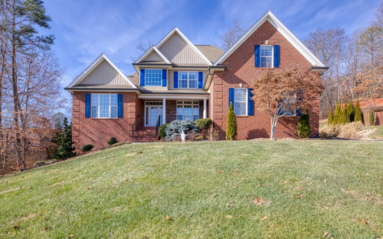 Wallace Luxury Spotlight | 5259 Walkercrest Lane Knoxville, TN 37918