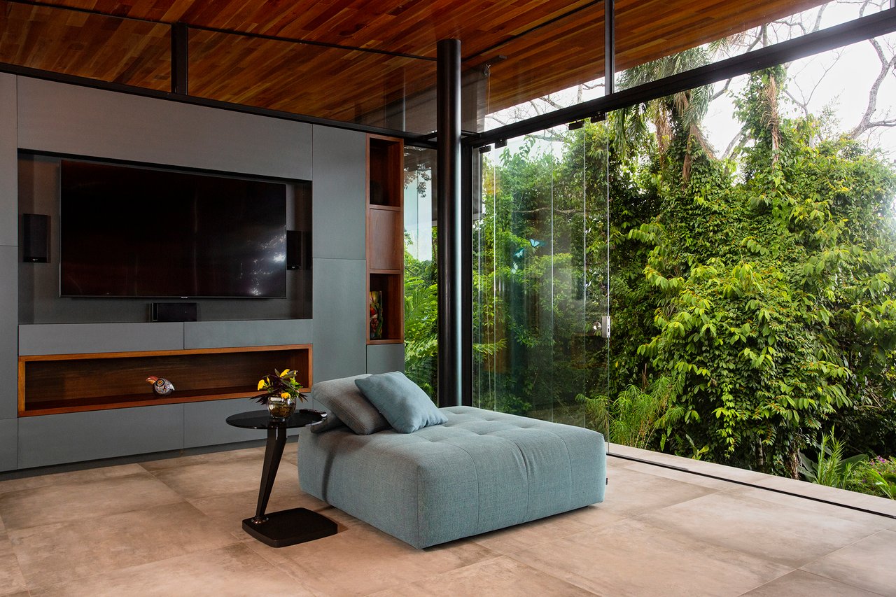Casa Sanctuary ·  Luxury Jungle Villa · Whale Tail View
