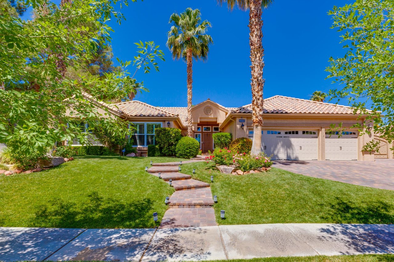 How Privacy and Mature Landscaping Create Premium Demand in The Fountains Henderson according to Expert Realtor Eric Gorton