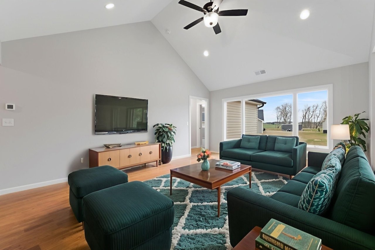 111 Sunset Dr