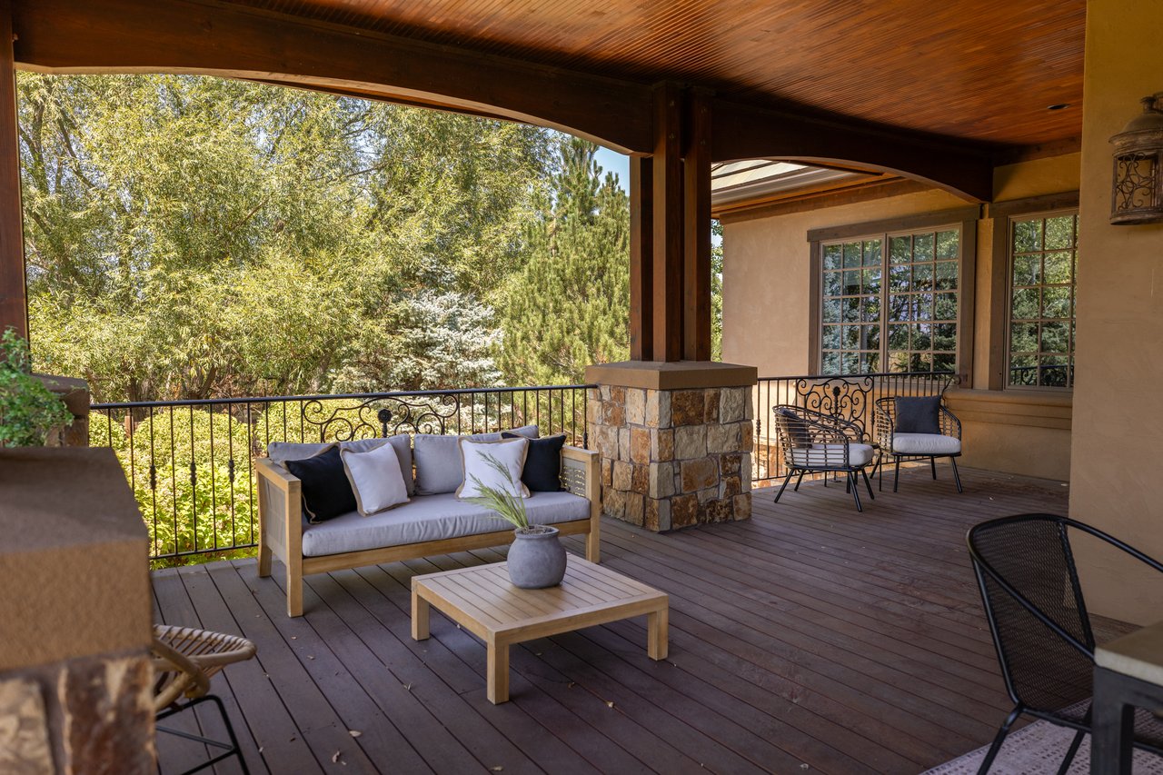 8925 Mountain View Lane