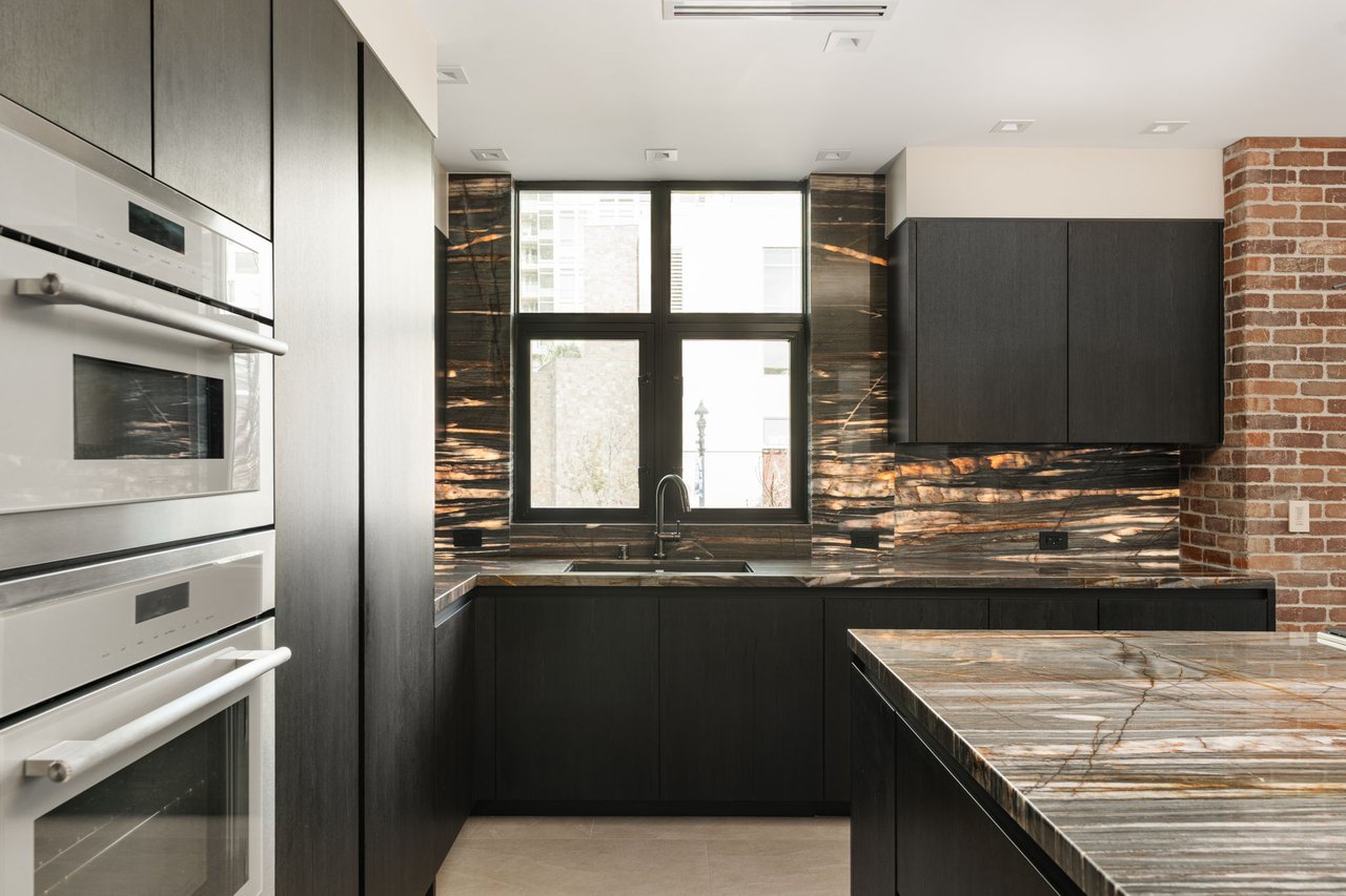 555 Front St, Unit 204