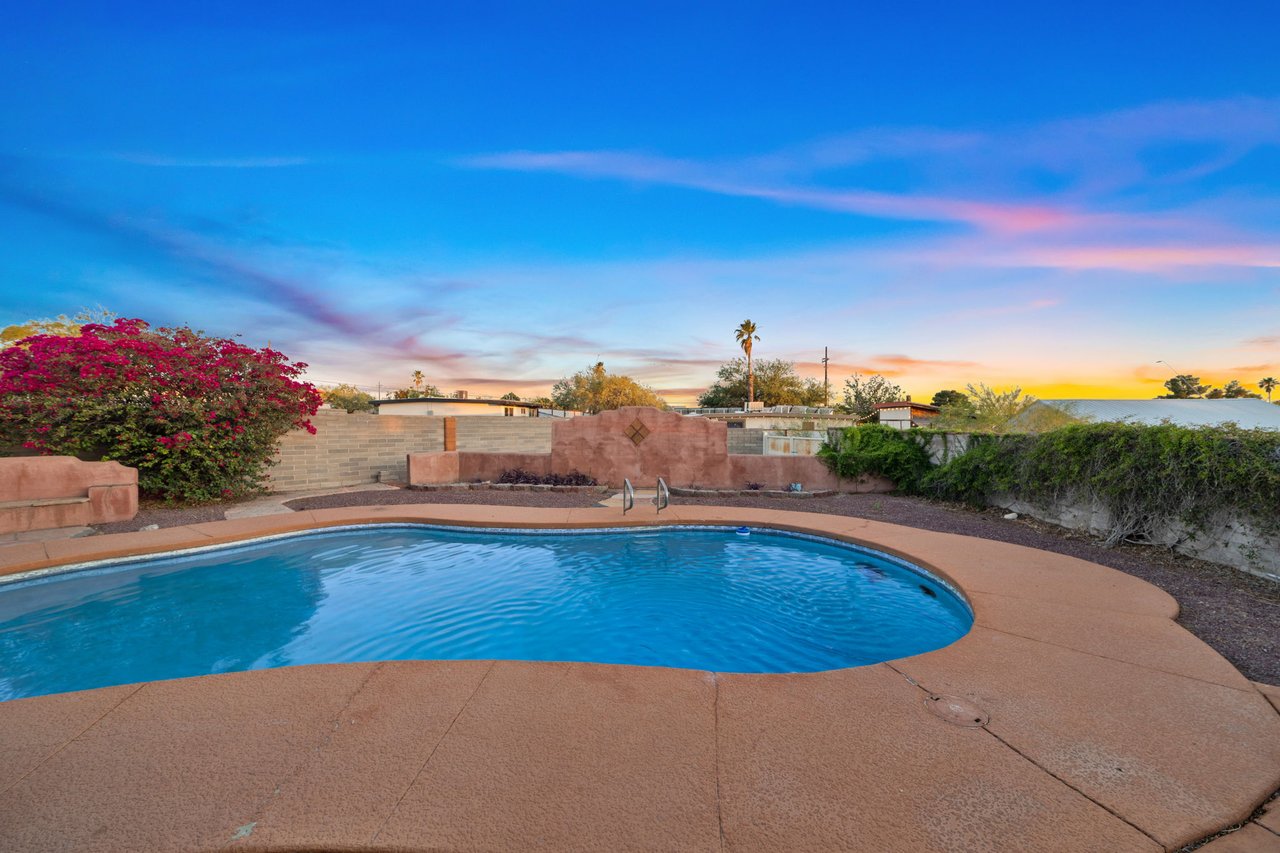 2540 S Marianne