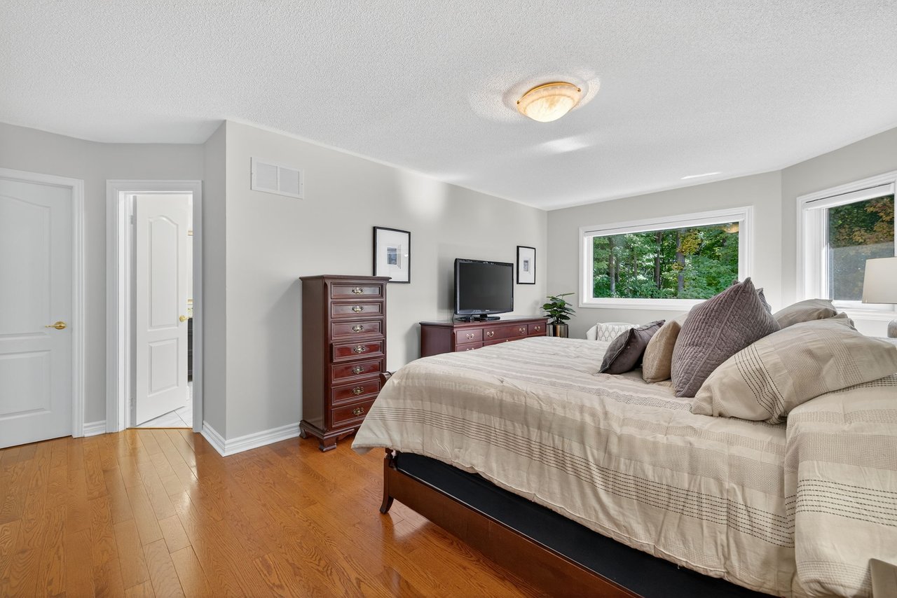 6 Falling Leaf Crt, Aurora