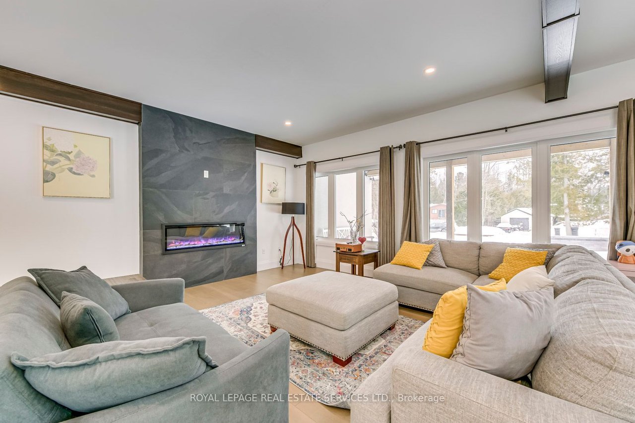 2 Couchiching Cres