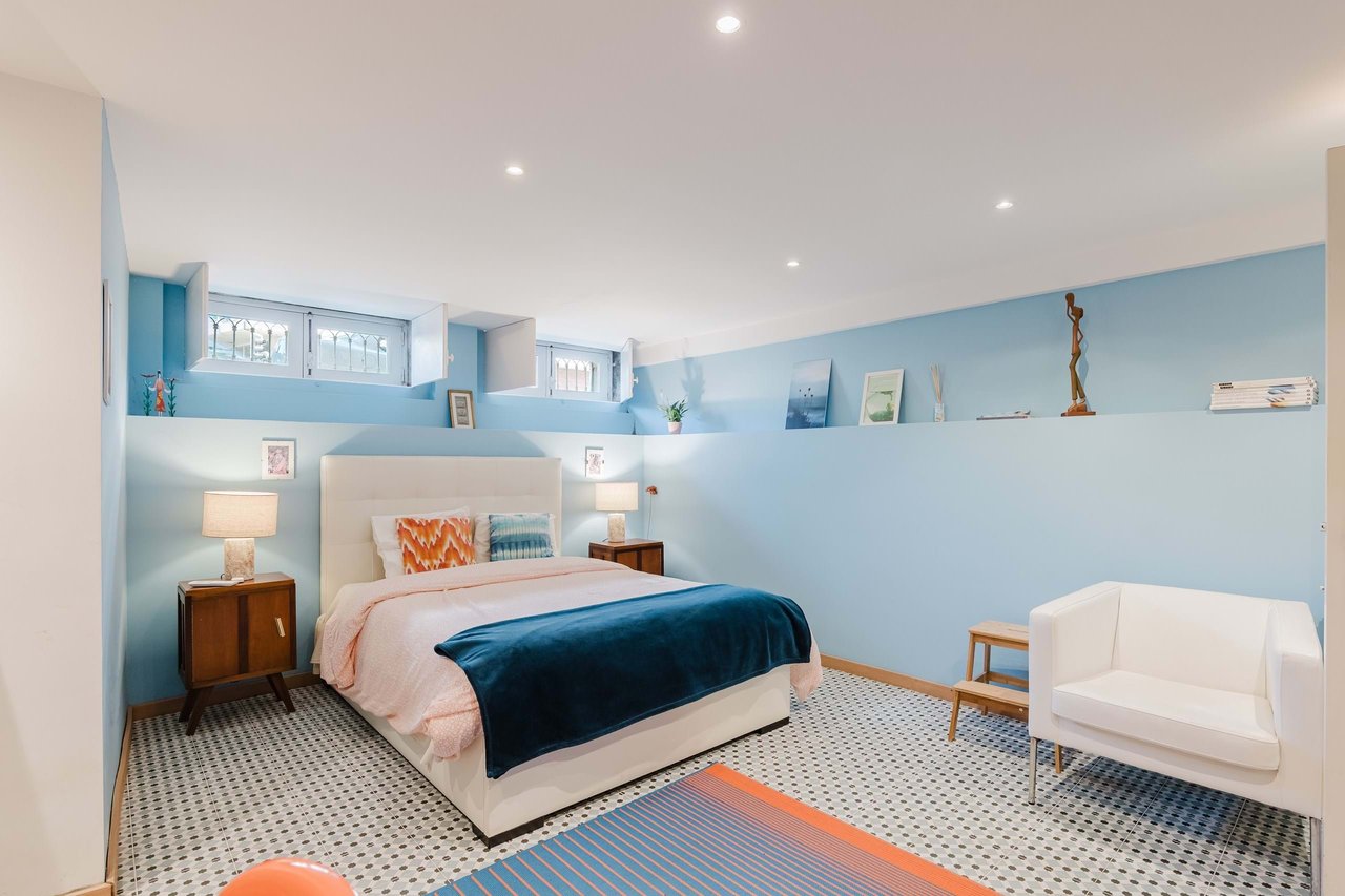 Beautifully Restored Townhouse Property with license for Short-Term rental in Bonfim, Porto