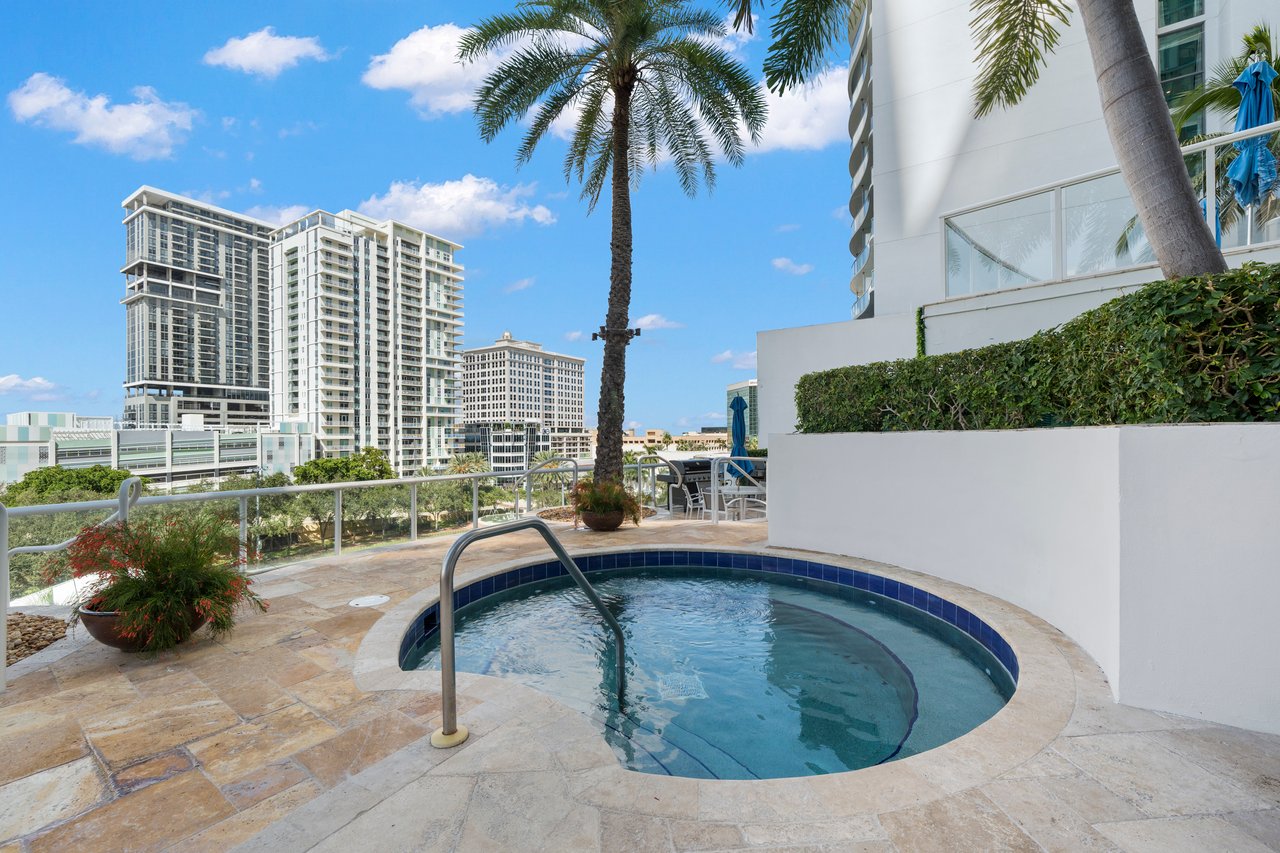 Las Olas River House