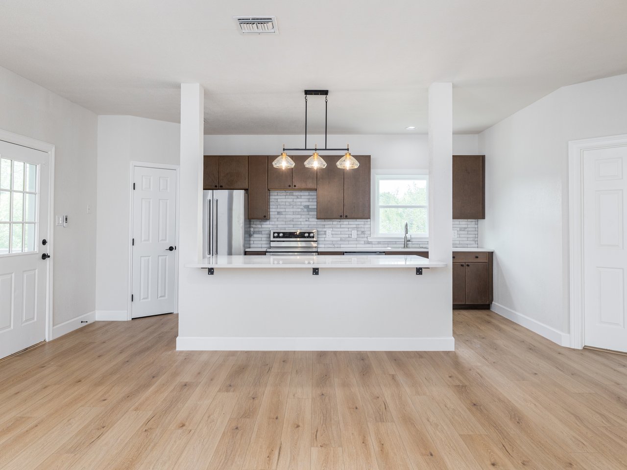 Fully Reimagined Hill Country Retreat w/ Private Guest Apartment + 3-Car Garage