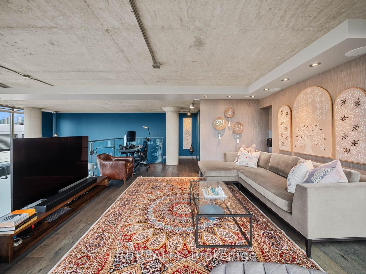 PENTHOUSE LUXURY IN KING WEST