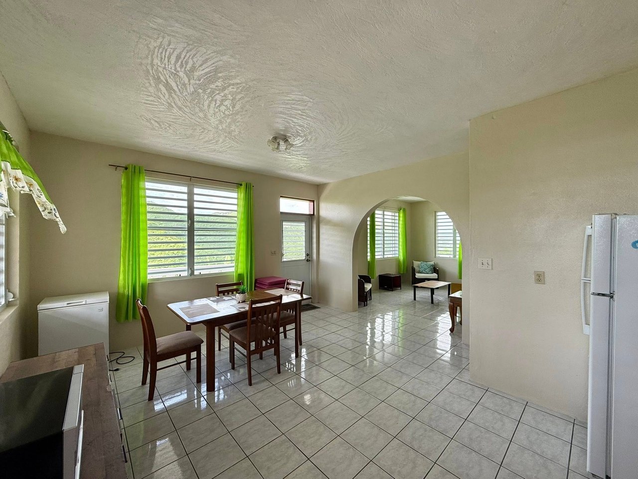 1076 Lambert 2 Bedroom Apartment
