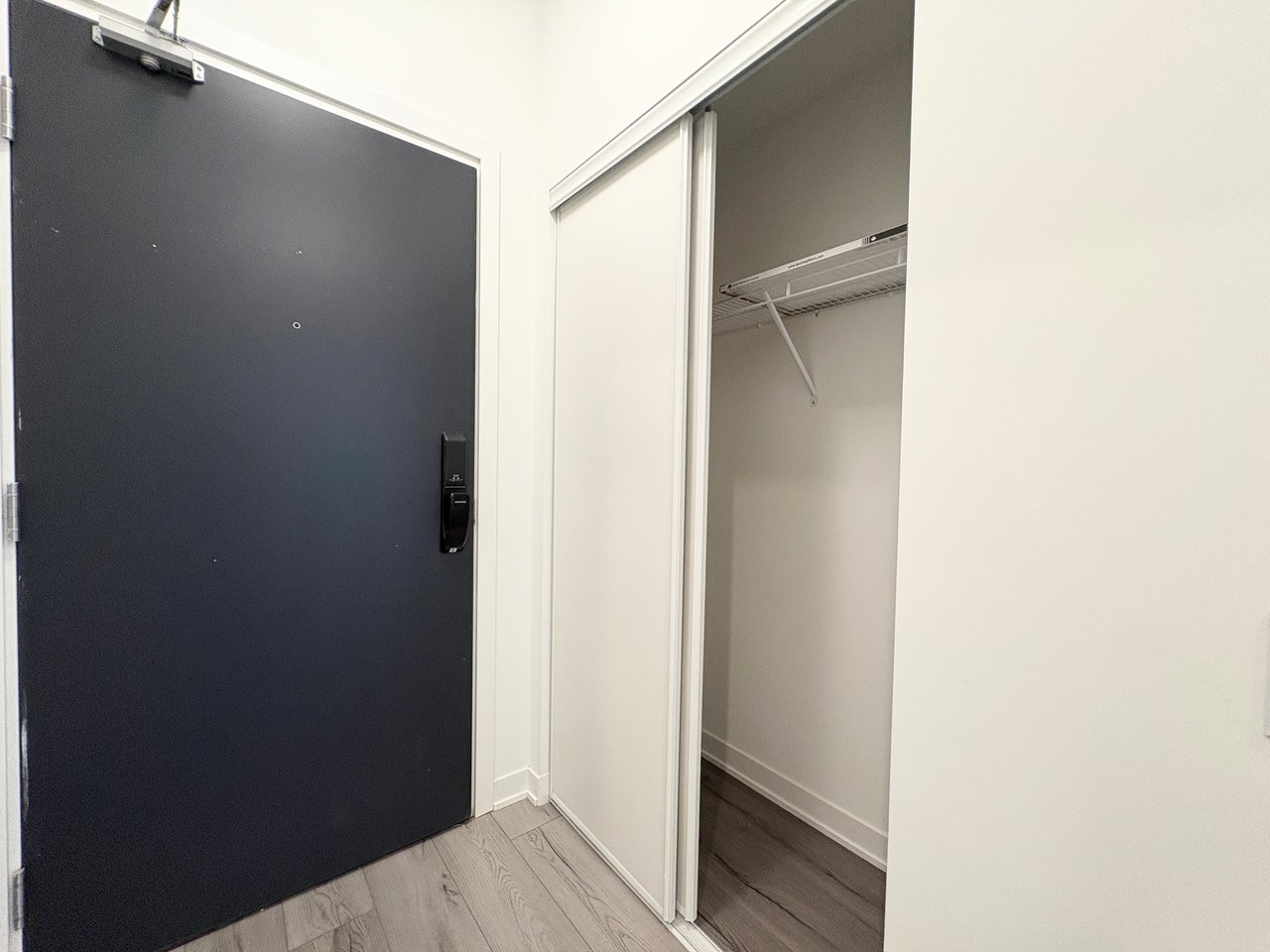 395 Dundas Street W Unit: 223