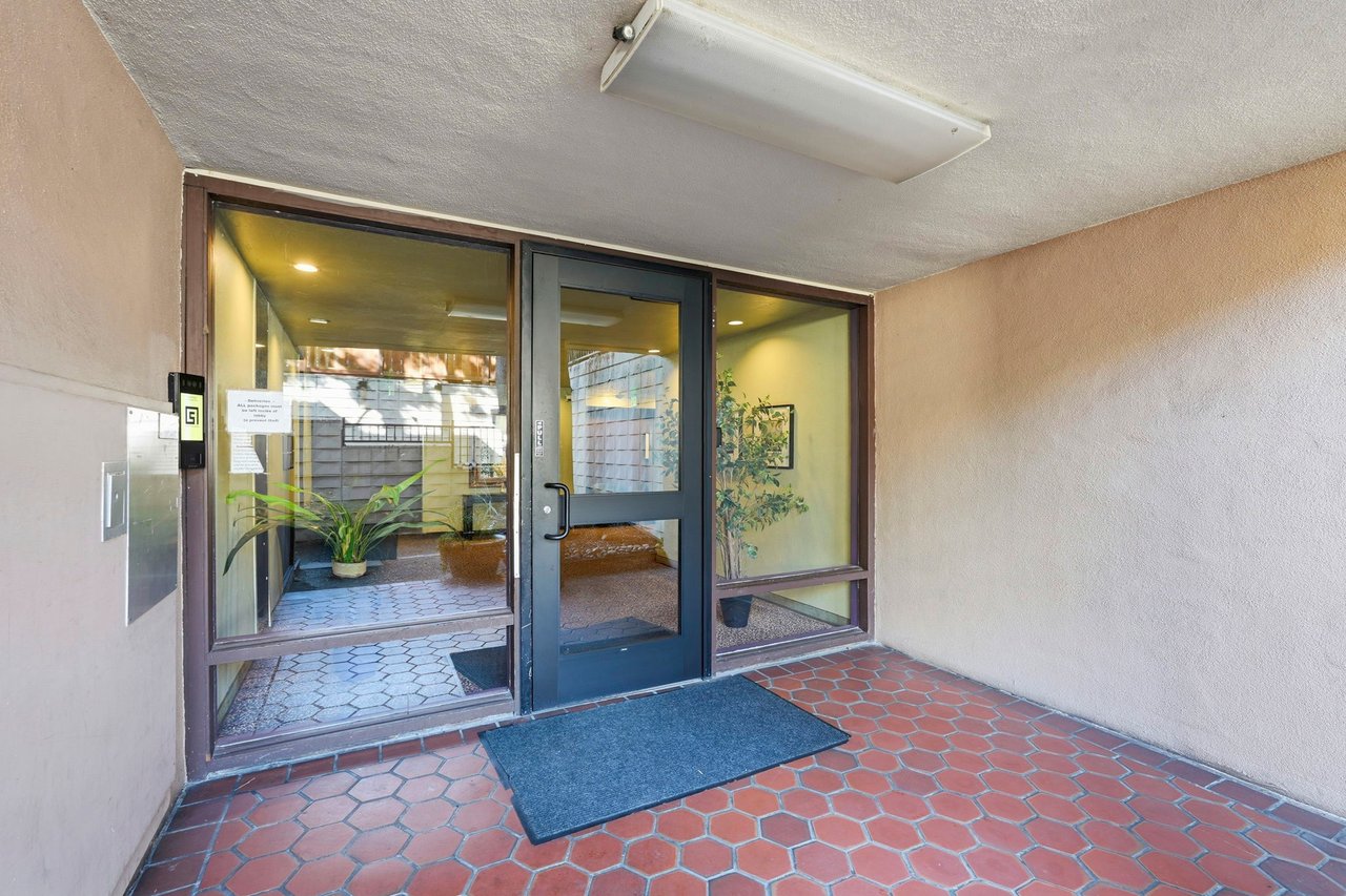 407 Orange St 206