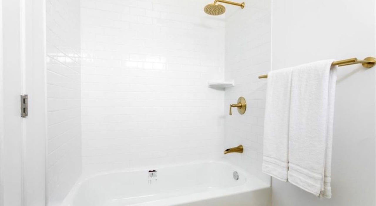 1731–1733 S New England St