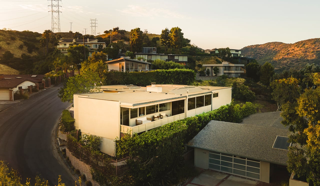 1438 North Kenter Avenue, Brentwood