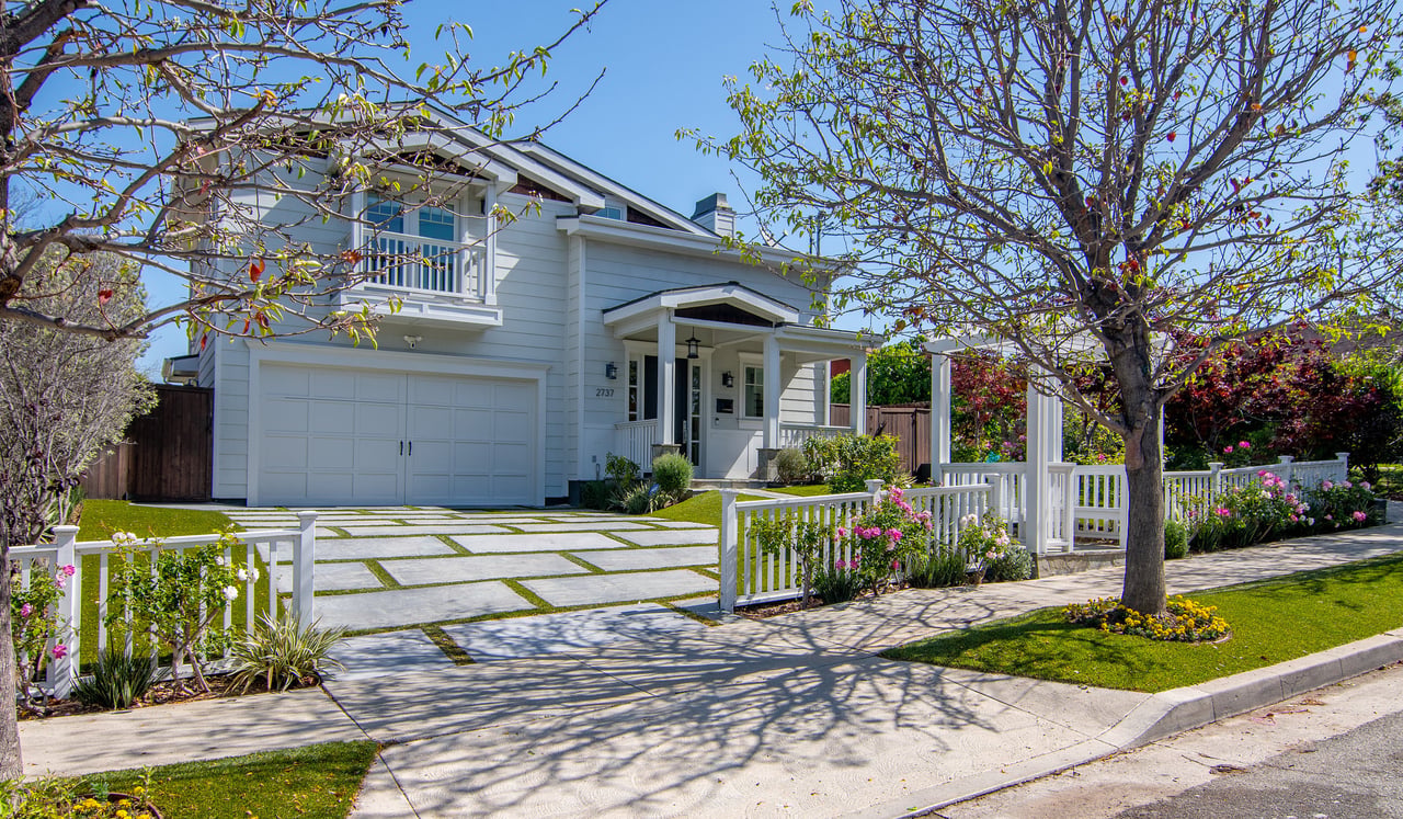 2737 Angus St.