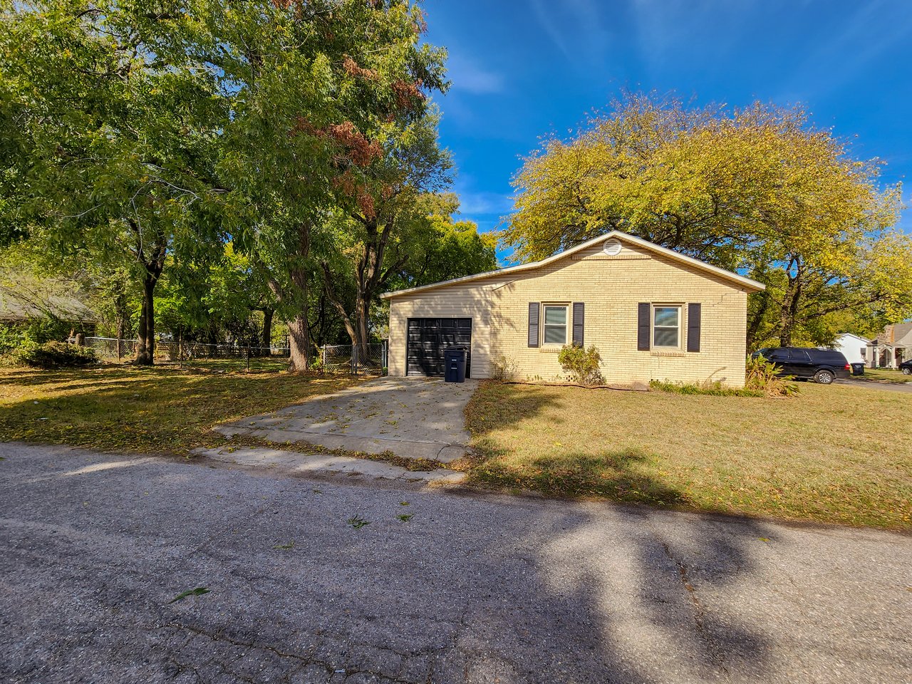 1002 Overland Ct