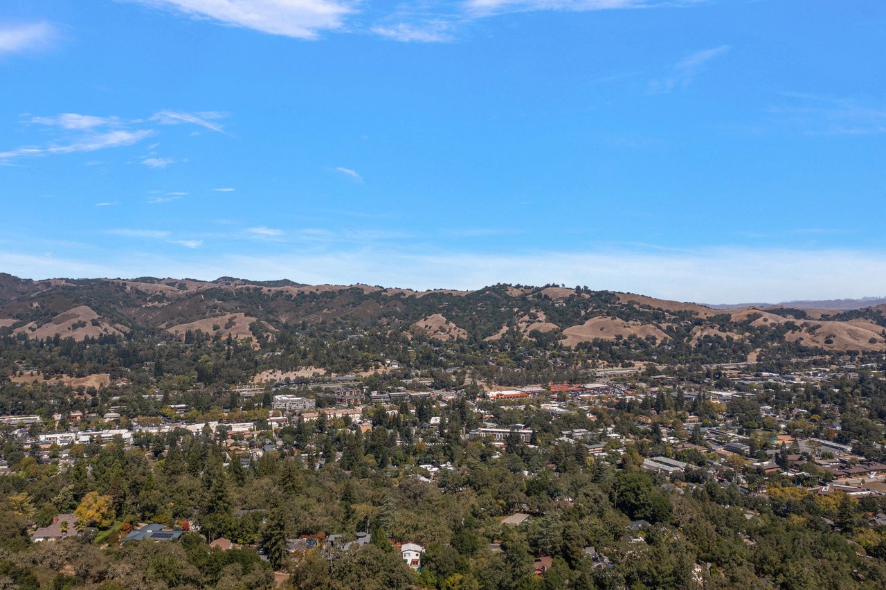 809 Mountain View Dr