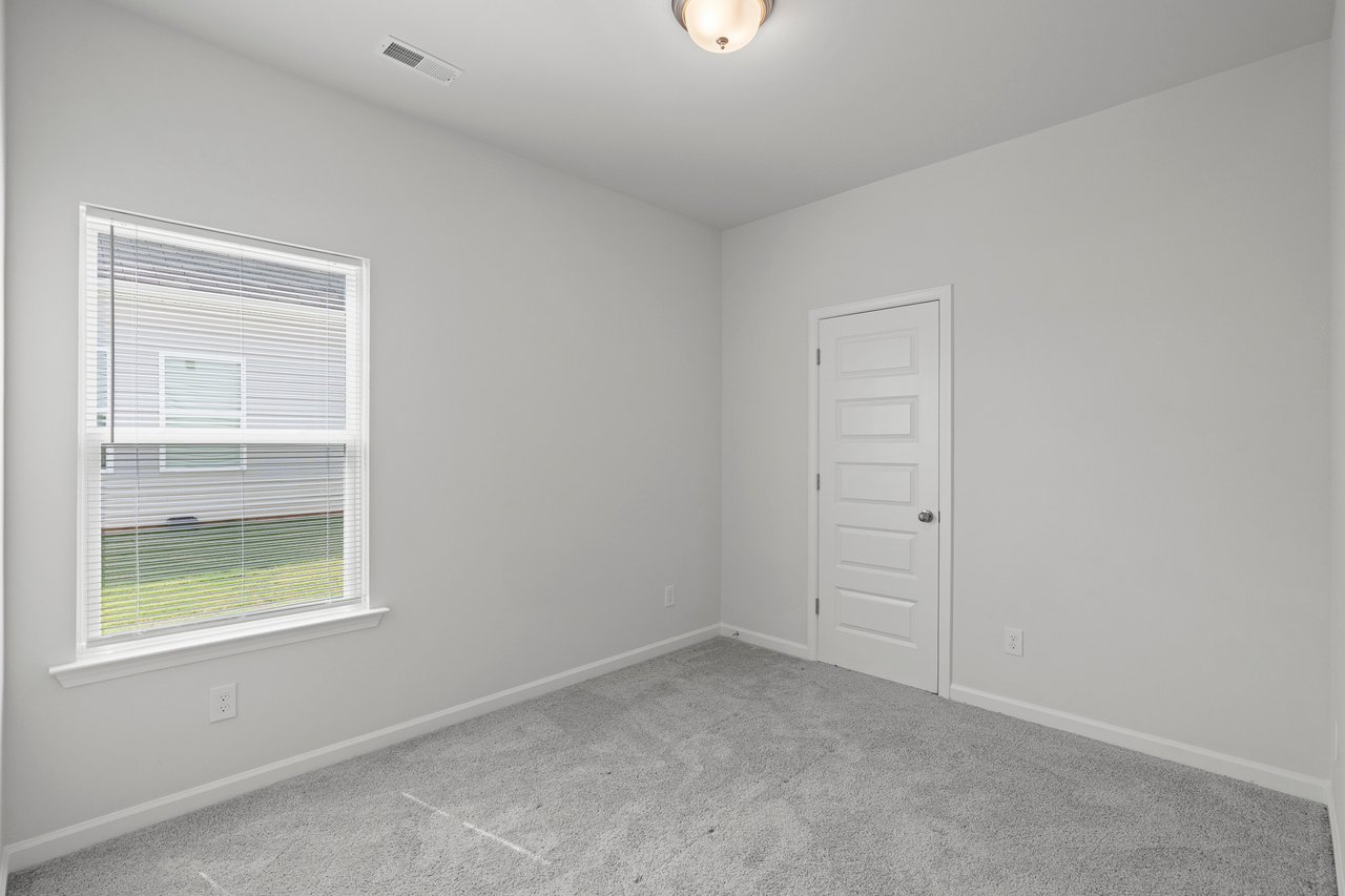 3-Bed, 2-Bath with Bonus Space & Mountain Views