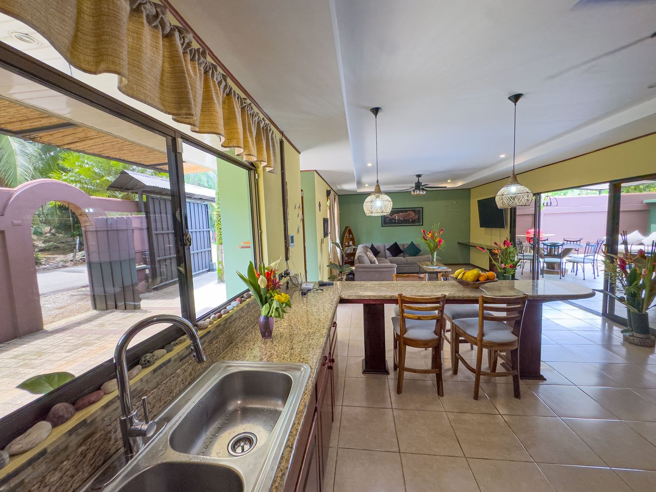 Naranjito corner lot house