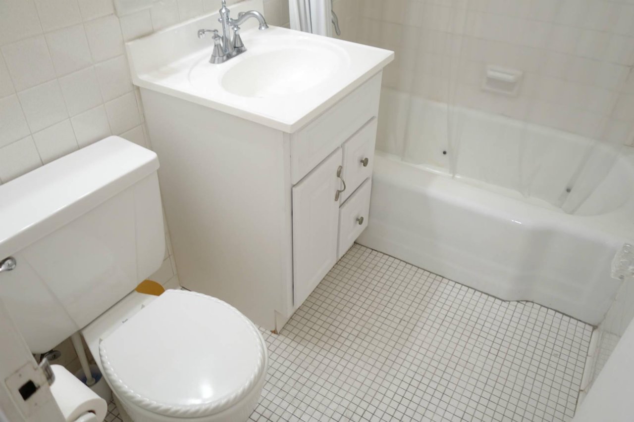 301 EAST 75 STREET #10F