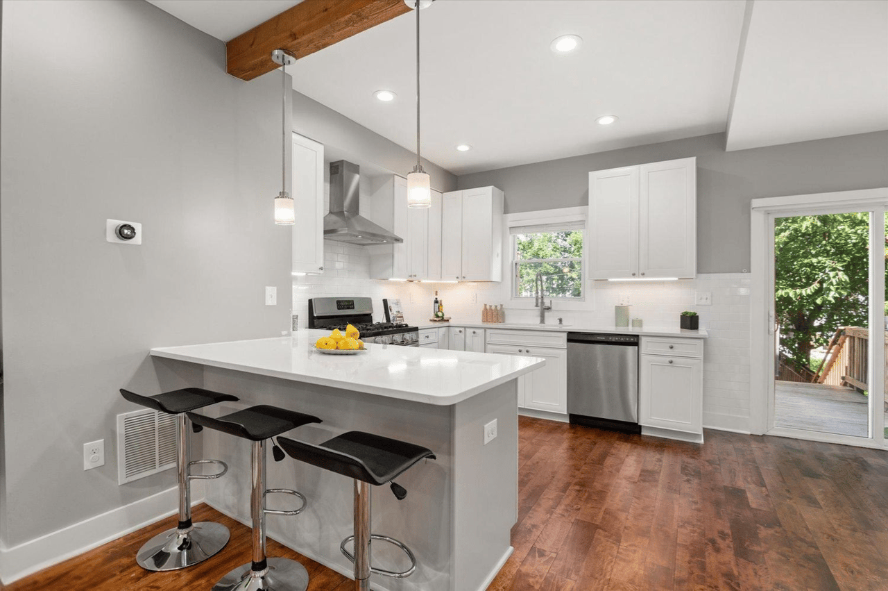 613 Longfellow St NW