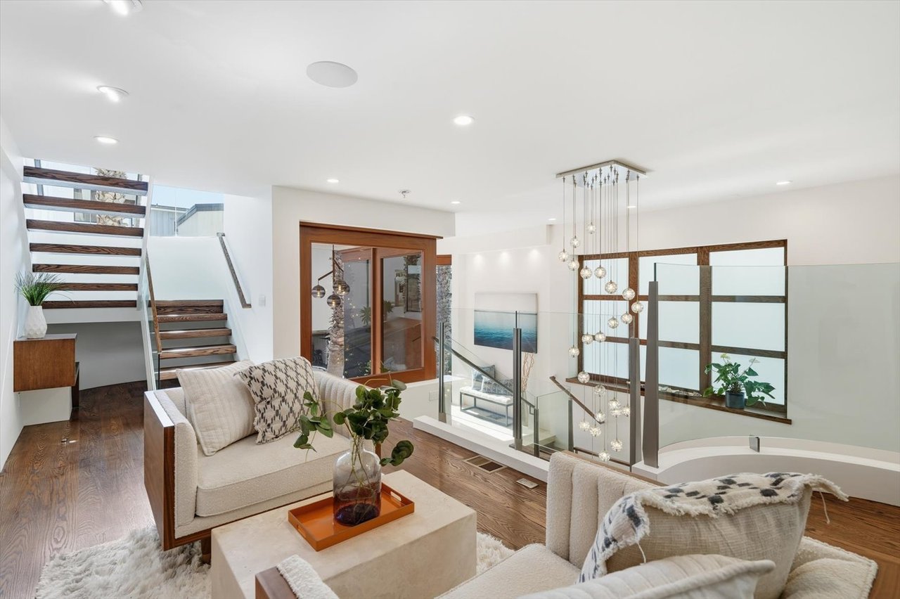  Steps from the Sand & Panoramic Views in Manhattan Beach