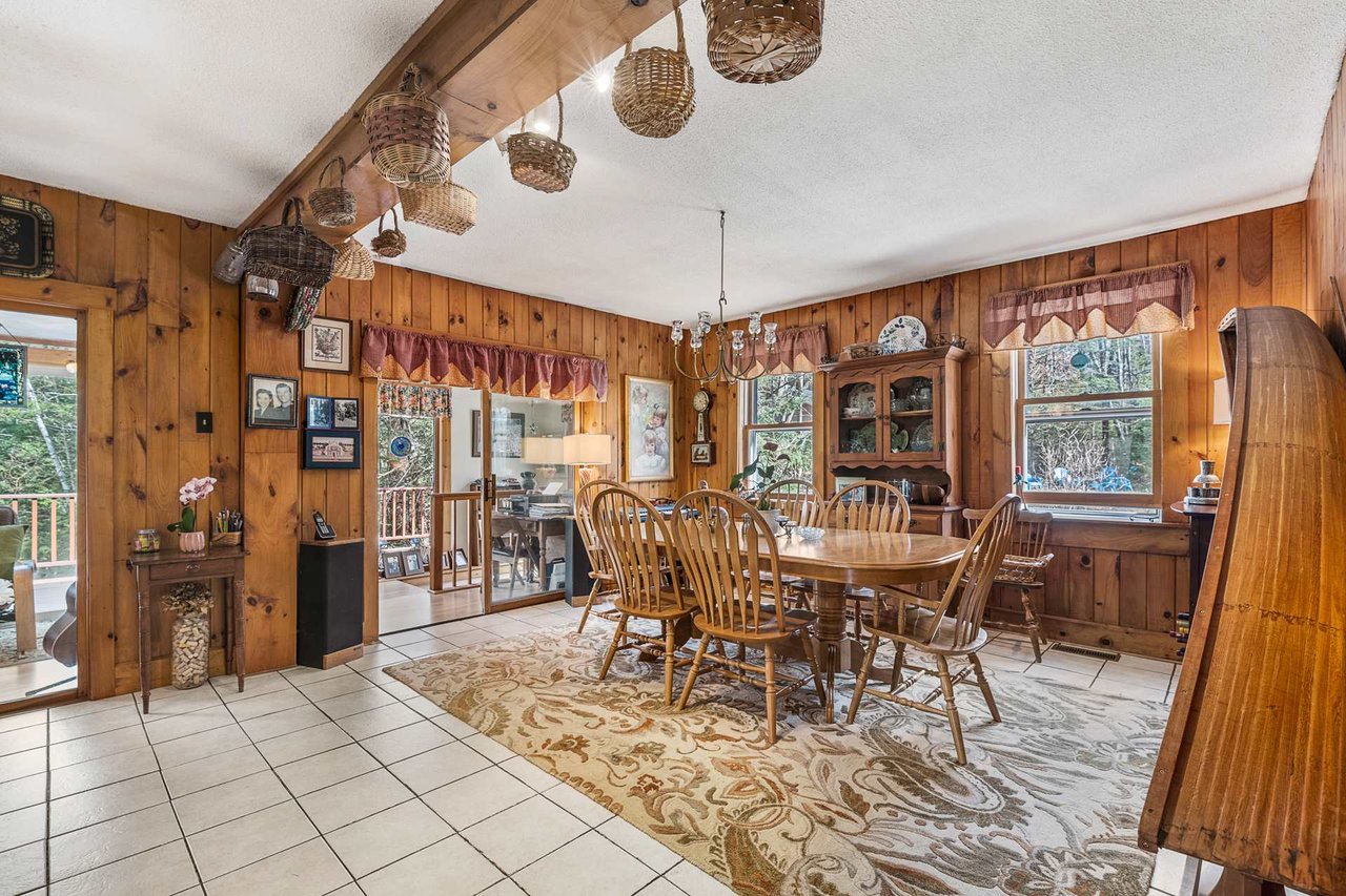 11 Northwest Ln