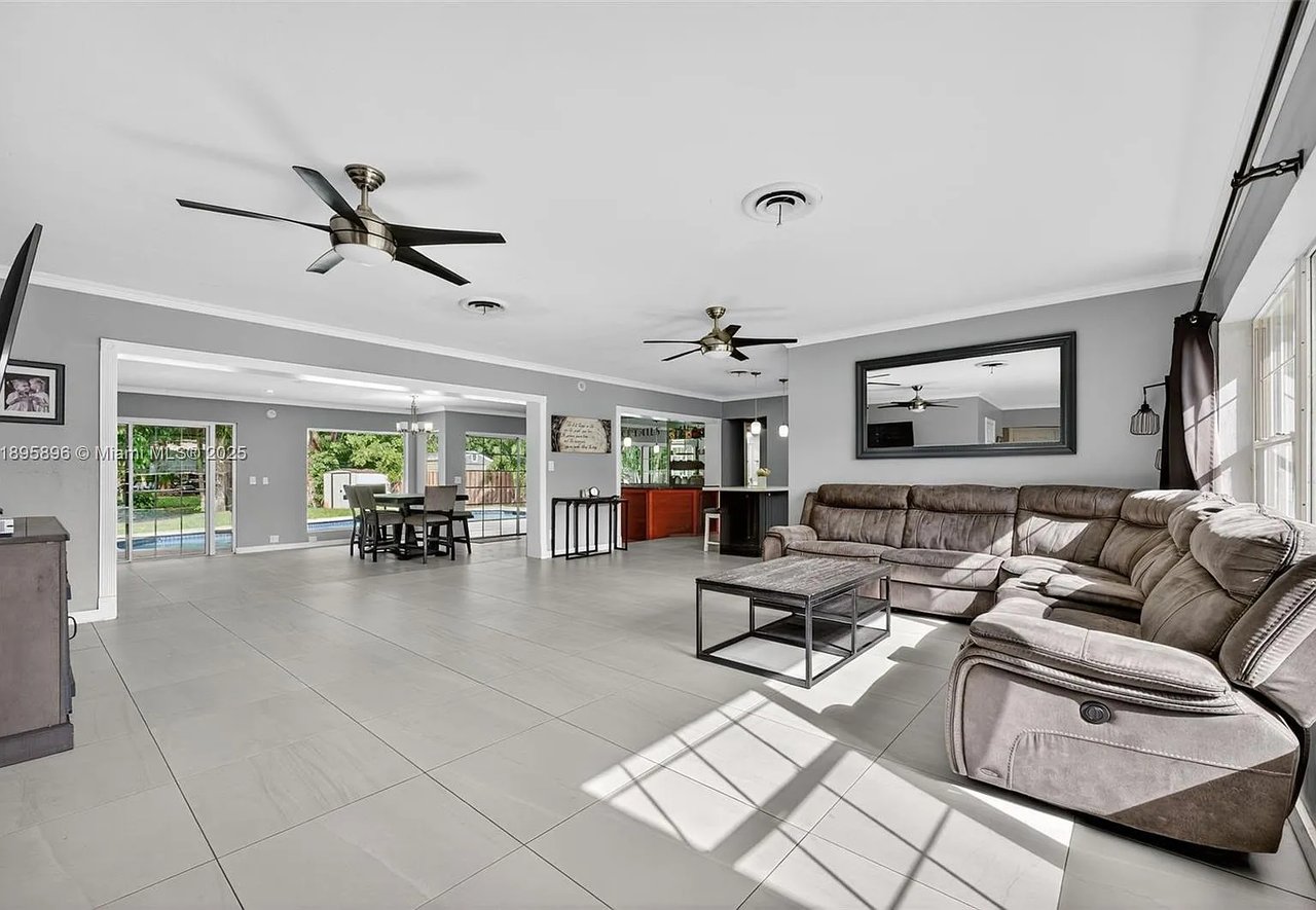 801 Holly Ln, Plantation