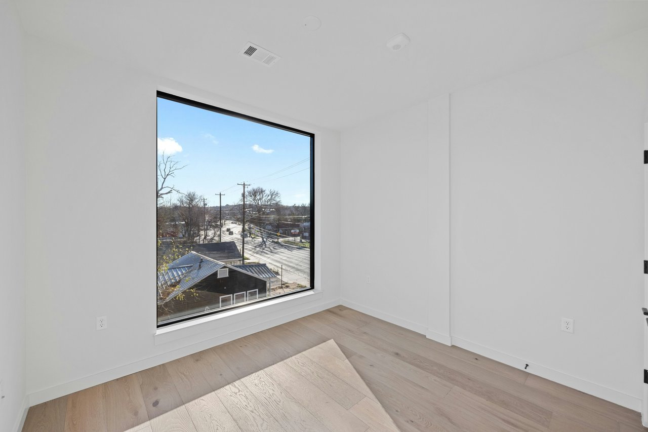 2209 S. 1st St. #221 - OneOak 